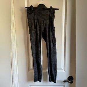 Luluemon camo leggings with pockets